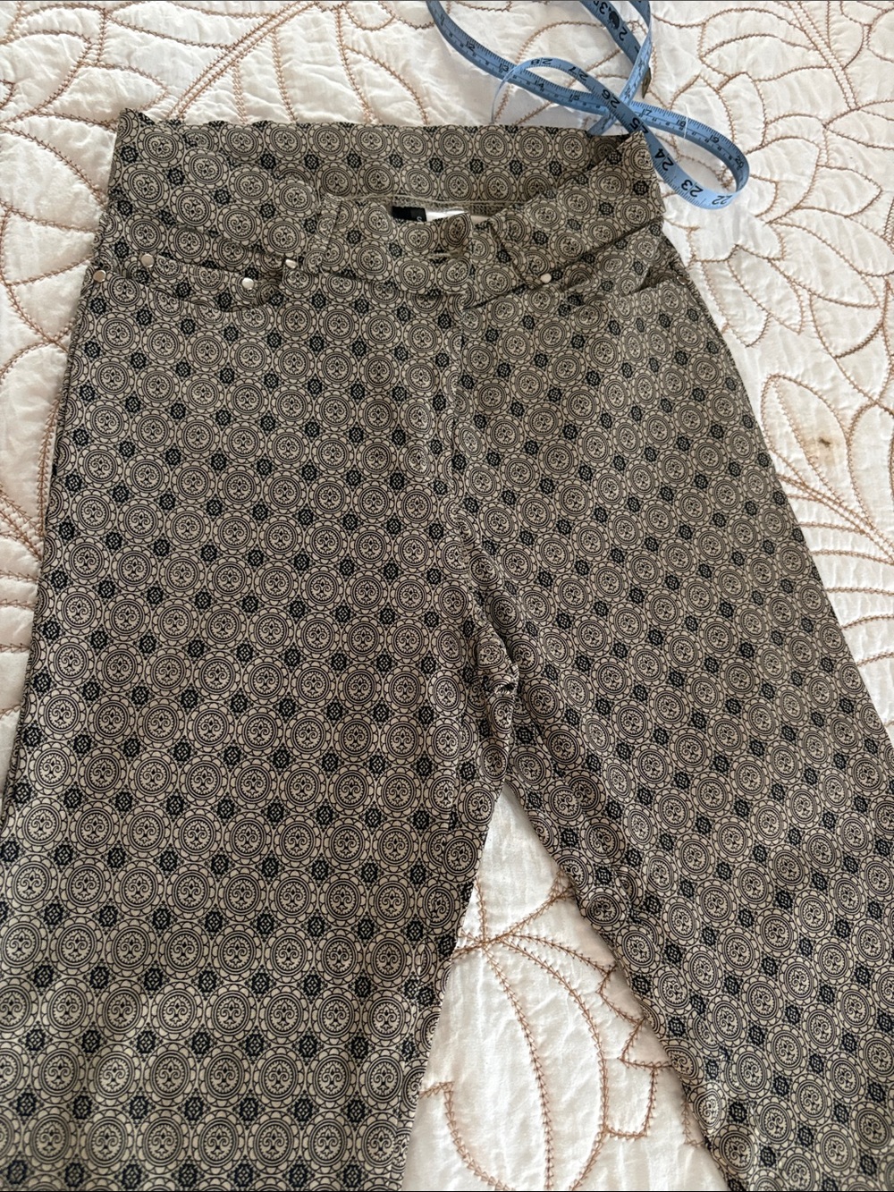 Women's Straight Leg Patterned Jeans in Taupe/Black